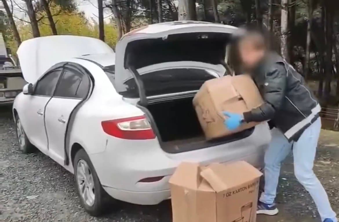Samsun İlkadım’da oto kurtarıcıdaki araçta 28 bin uyuşturucu hap ele geçirildi - Galeri 1
