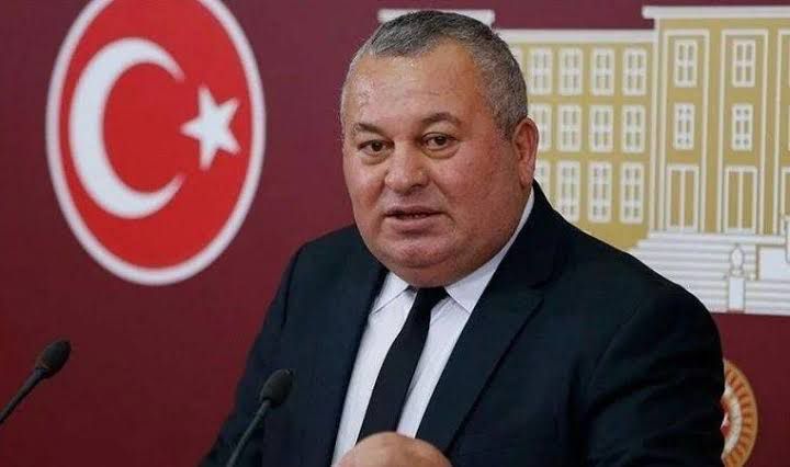 Cemal Enginyurt’tan Akit’e Sert Tepki: “Muhtemelen Eşeği Aynaya Bakarken Görmüş!”