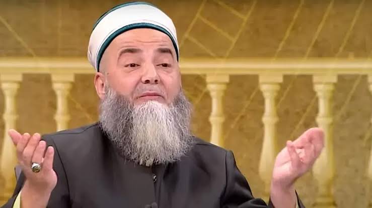 Cübbeli’den Şaşırtan Çıkış: “Erkeğin Başı Açık Gezmesi Kitaplara Giremeyecek Kadar Büyük Günah”