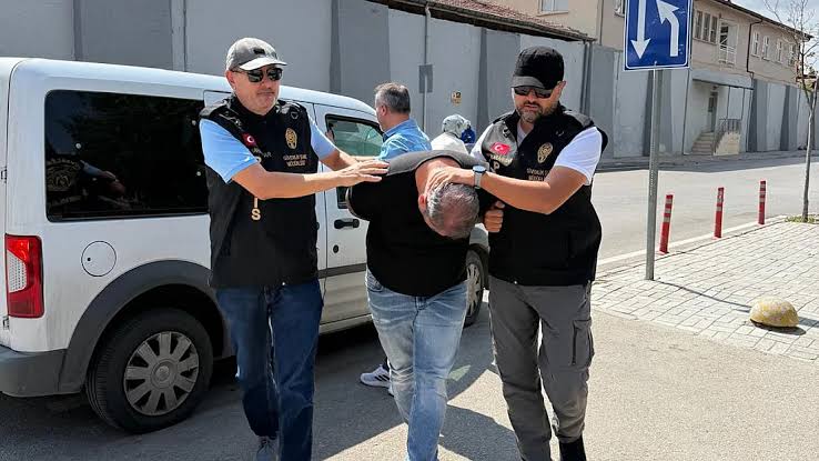 Valiye Sosyal Medyada Hakaret: “Tatilde Otel Odasında Göz Altına Alındı”