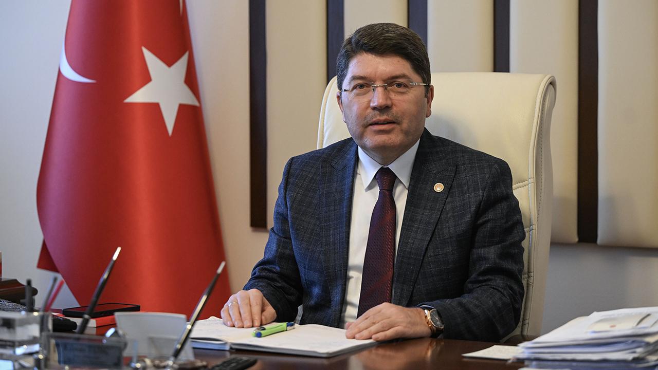 Yılmaz Tunç: “Darbe Anayasasıyla Yönetilmekten Memnun Değiliz”