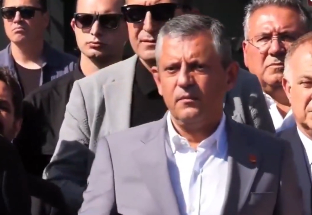 Özgür Özel’den İstanbul İl Binasında Sert Tepki: “Polis Siyasi Parti Binasına Girer mi?”