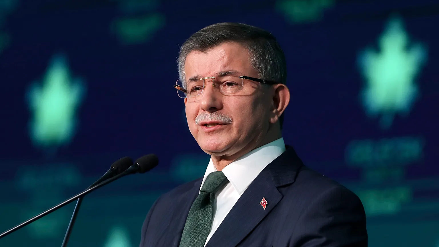 Davutoğlu’ndan AK Parti’ye Siyasi Ahlak Tepkisi: “Bulduğunuz İlçe Başkanları Size Hayırlı Olsun!”
