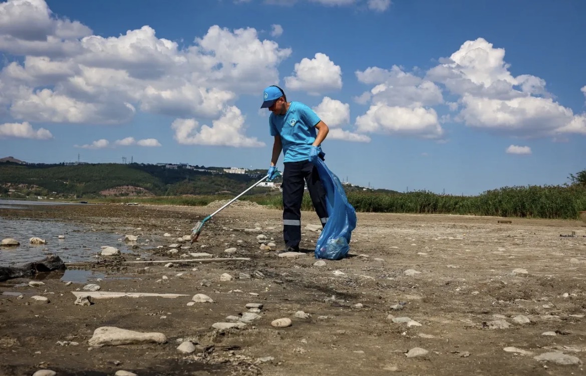 Sapanca Gölü’nde 2 Tonluk Temizlik: Doğa Alarm Veriyor