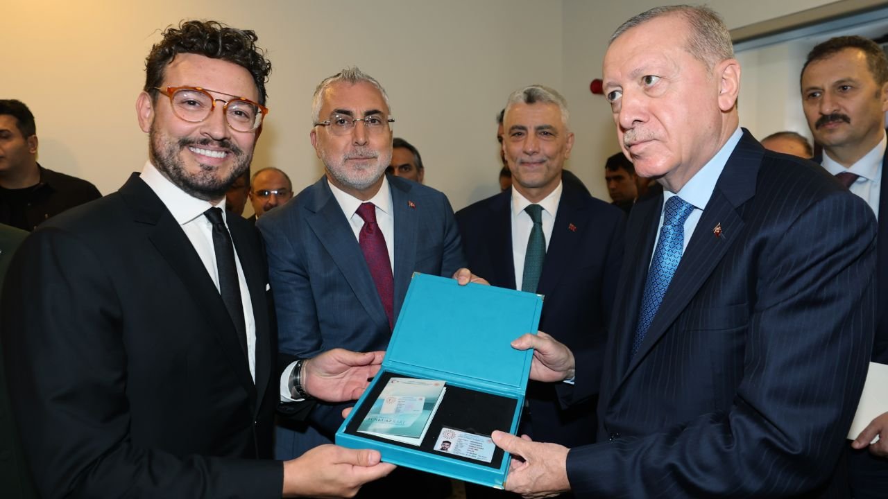Cumhurbaşkanı Erdoğan’dan İtalyan Şef Danilo Zanna’ya Turkuaz Kart