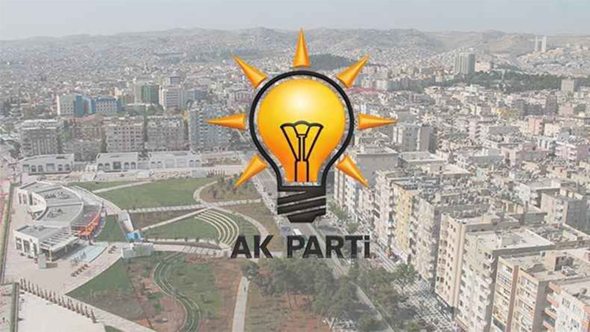 AK Parti’de Peş Peşe İstifalar