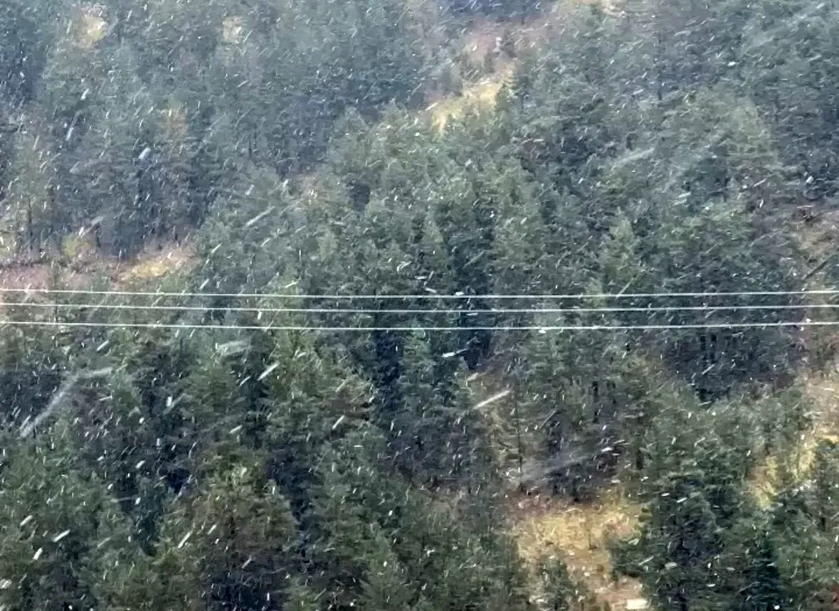 Bolu’nun Yüksek Kesimlerine Mevsimin İlk Karı Düştü
